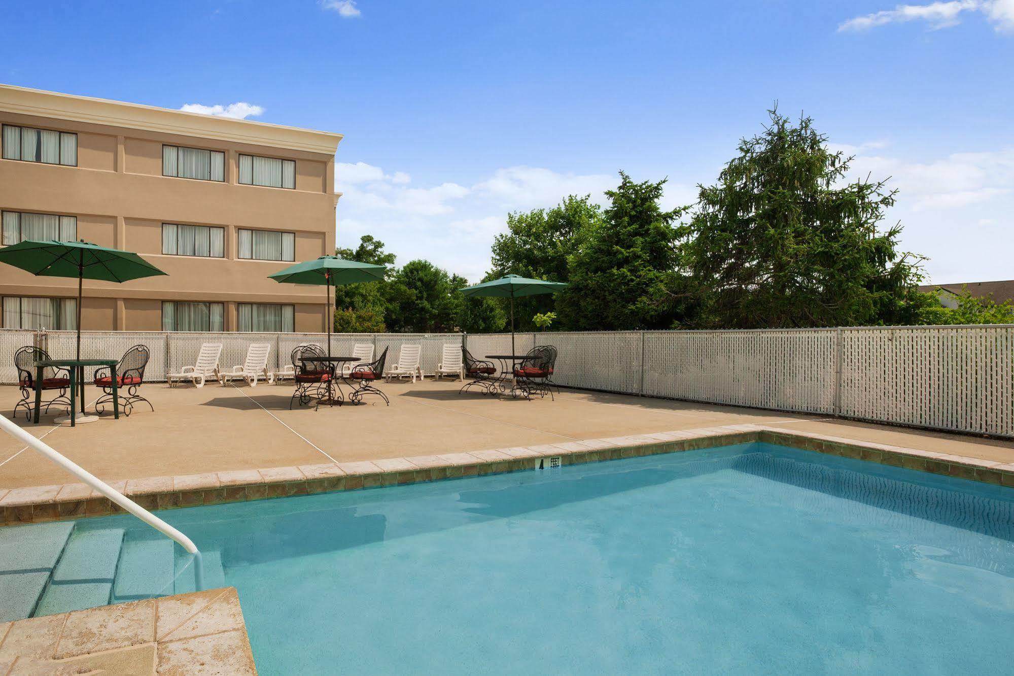 Ramada By Wyndham Toms River Zewnętrze zdjęcie